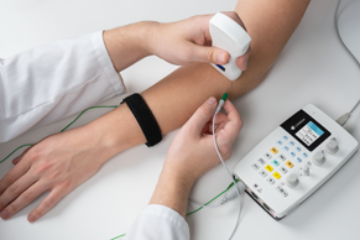 COMBINED USE OF ULTRASOUND AND EMG